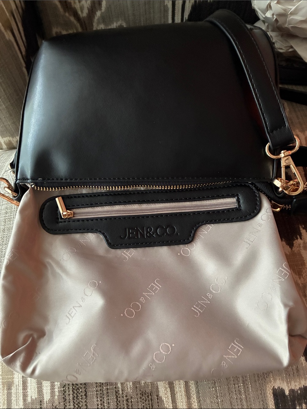 NWT Jen & Co Carmen Vegan Gold Stud Black Crossbody - Picture 8 of 14